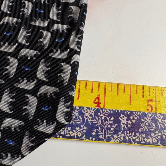 Royal Classic Silk Necktie Black Polar Bear Fish Pattern Animals Winter USA Made - Picture 6 of 6